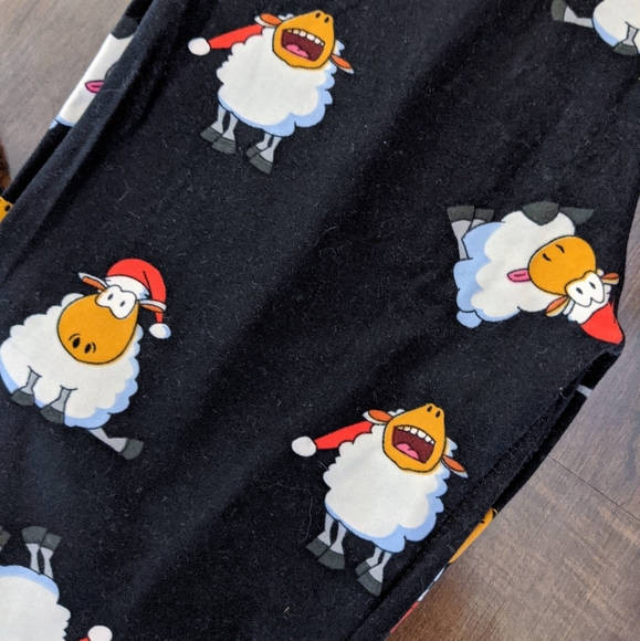 ❗SOLD❗Buttery Soft Novelty Christmas Leggings - Picture 4 of 6